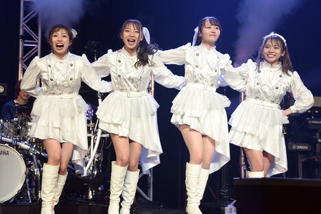 「転校少女*『THE LAST LIVE ～With You～』」の様子。