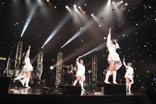 「転校少女*『THE LAST LIVE ～With You～』」の様子。