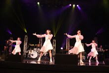 「転校少女*『THE LAST LIVE ～With You～』」の様子。