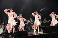 「転校少女*『THE LAST LIVE ～With You～』」の様子。