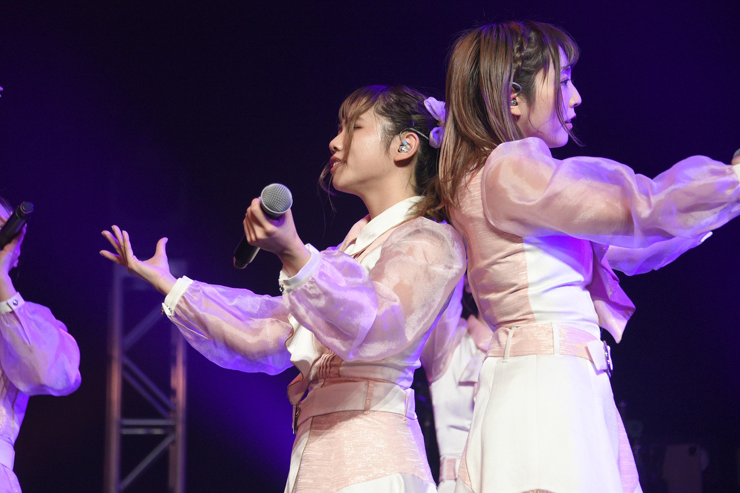 左から佐々木美紅、松井さやか。