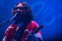 谷口鮪（Vo, G）（撮影：ハタサトシ）