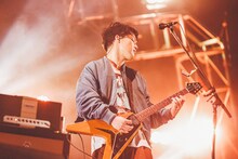 田辺由明（G, Cho / マカロニえんぴつ）（Photo by TAICHI NISHIMAKI）