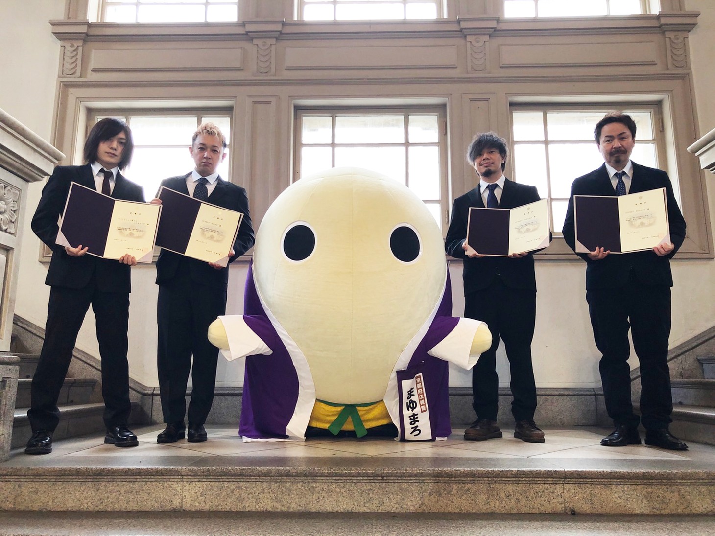 左からこやまたくや、NAOKI、まゆまろ、TAKUMA、KOUICHI。