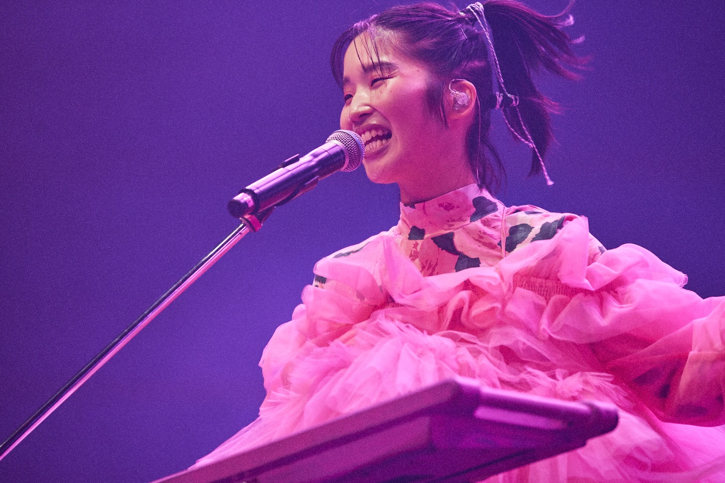 マナ（Vo, Key）（Photo by Yoshio Nakayoshi）