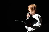 初日MCの犬飼貴丈。（Photo by AZUSA TAKADA）