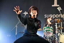 ヤマサキセイヤ（Vo, G / キュウソネコカミ）（Photo by AZUSA TAKADA）