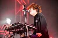 ヨコタシンノスケ（Key, Vo / キュウソネコカミ）（Photo by AZUSA TAKADA）