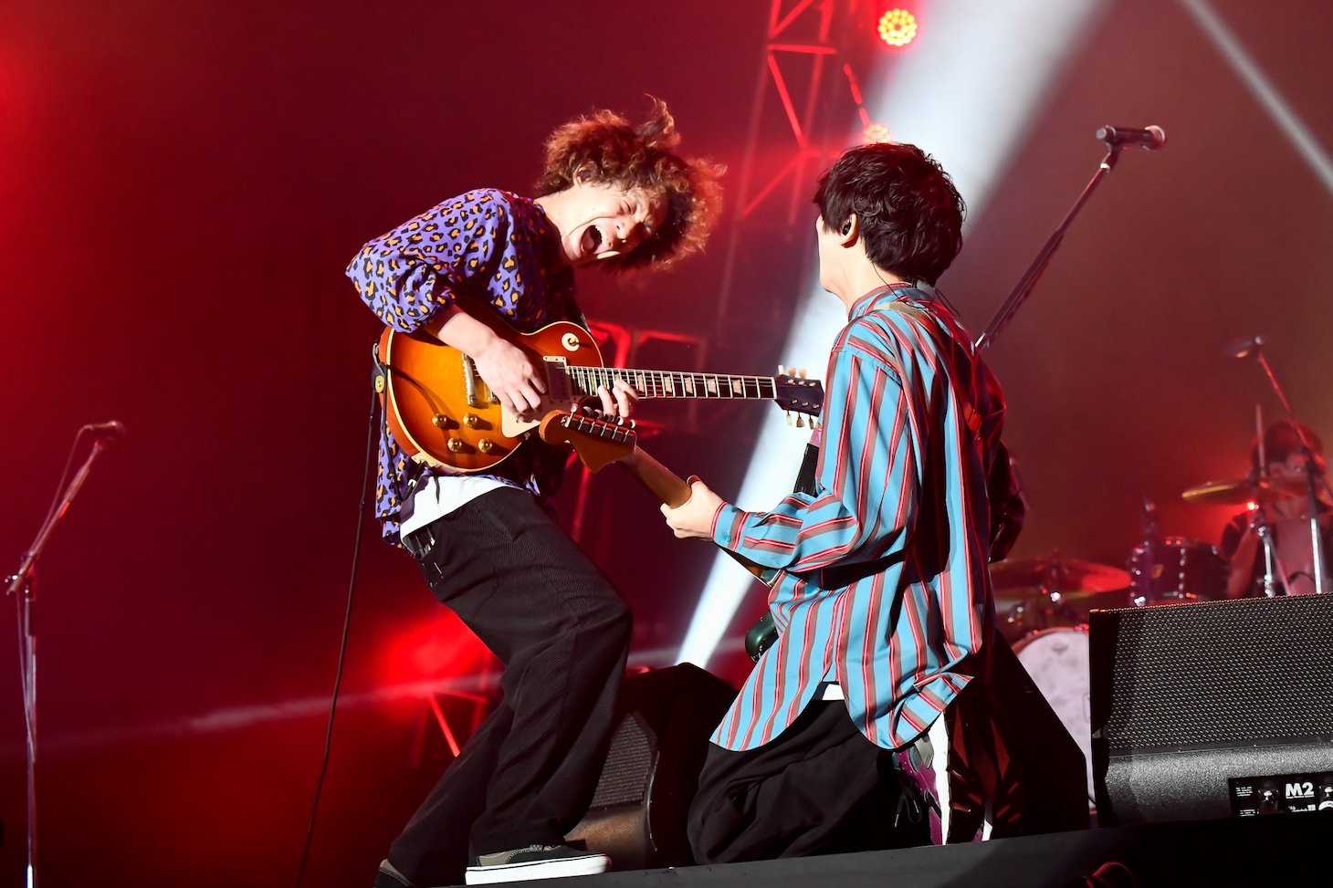 左からsumikaの黒田隼之介（G, Cho）、片岡健太（Vo, G / sumika）。（Photo by AZUSA TAKADA）