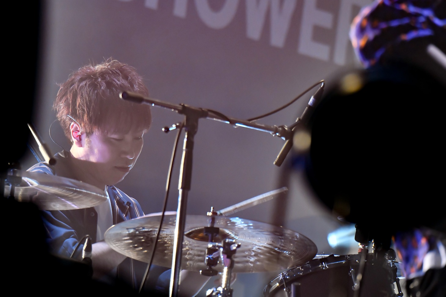 荒井智之（Dr, Cho / sumika）（Photo by AZUSA TAKADA）