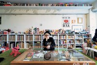 「れもんらいふ  好きな人と作り続ける10年」より、千原徹也。（撮影：安田如水）