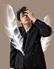 「装苑男子」vol.43より、岸優太（King & Prince）。（撮影：佐々木慎一）