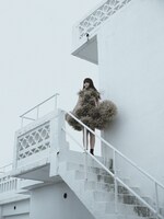 「やんばるアートフェスティバル2021-2022 アートに、溺れる。」より、モトーラ世理奈。（撮影：田中雅也）