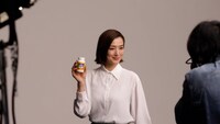 「サントリー セサミン EX」新テレビCM「セサミン トレーニング」編のメイキング写真。