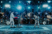 UT×YOASOBI「SING YOUR WORLD」より。(Photo by Kato Shumpei)