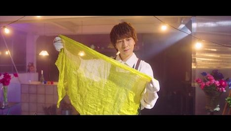 羽多野渉「ナニイロ」ミュージックビデオより。