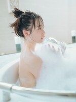 梅山恋和（NMB48）1st写真集より。（撮影：tAiki）