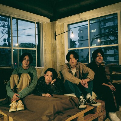 I Saw You Yesterday。右から2番目がシモダヒデマサ（Vo, G）。