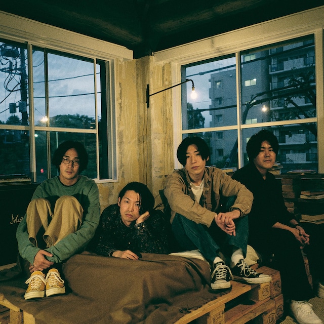 I Saw You Yesterday。右から2番目がシモダヒデマサ（Vo, G）。