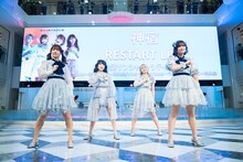 「神宿 RESTART LIVE in 池袋・サンシャインシティ噴水広場」の様子。