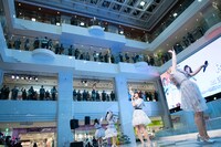 「神宿 RESTART LIVE in 池袋・サンシャインシティ噴水広場」の様子。