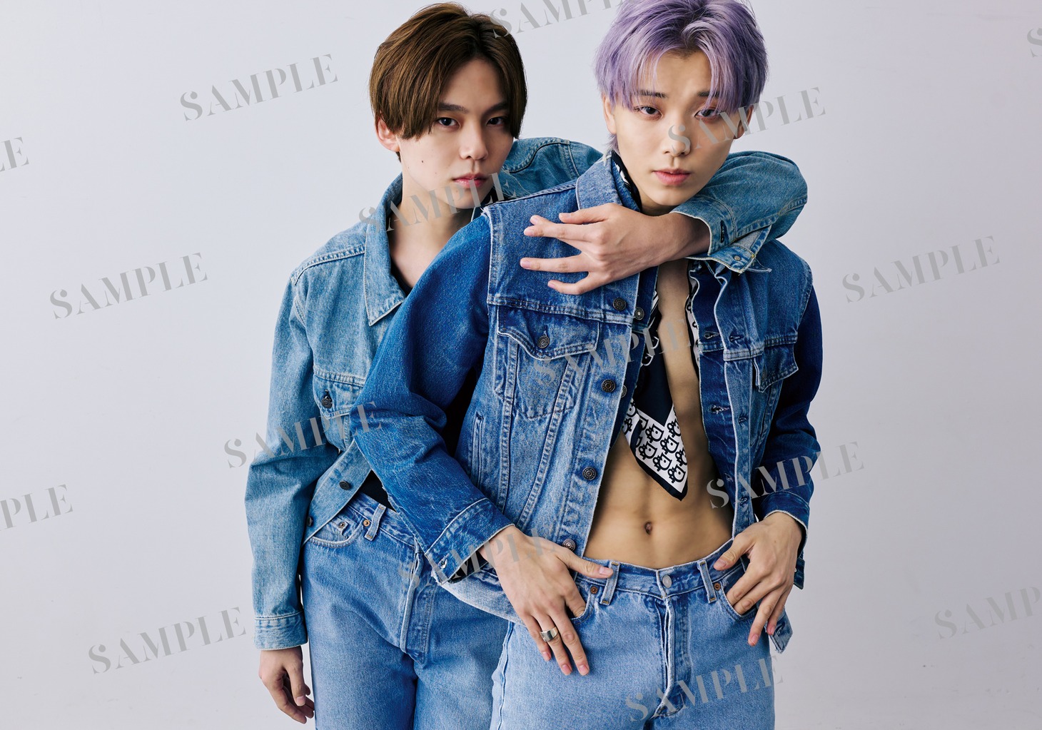 「ONE N' ONLY OFFICIAL CALENDAR 2022.4-2023.3」スタダ便 特典の生写真。(c)SDP