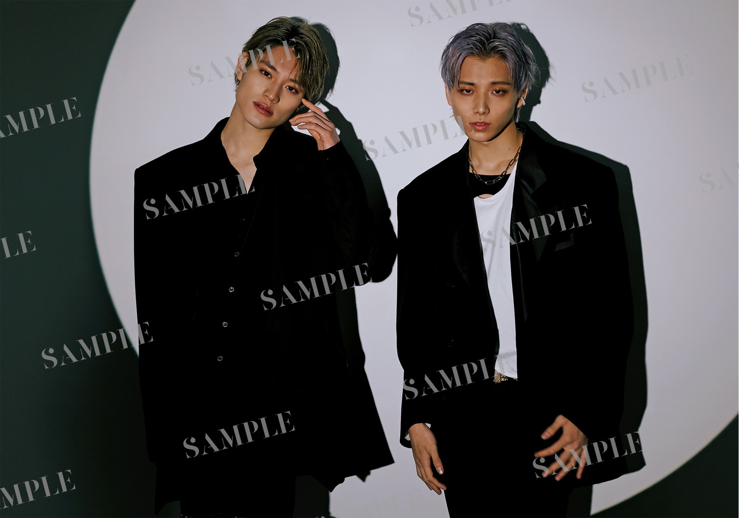 「ONE N' ONLY OFFICIAL CALENDAR 2022.4-2023.3」スタダ便 特典の生写真。(c)SDP