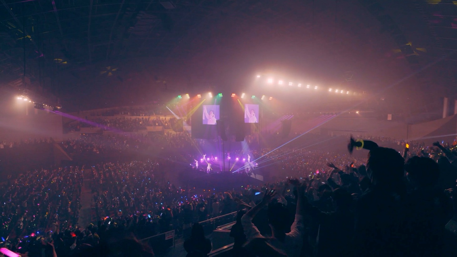 EMPiRE「EMPiRE'S SUPER ULTRA SPECTACULAR SHOW」より。