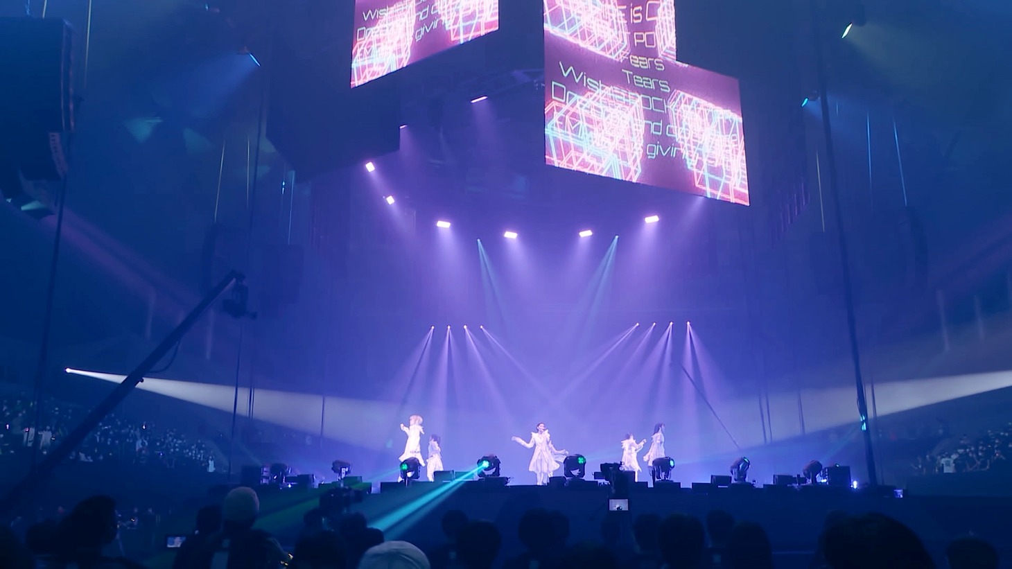 EMPiRE「EMPiRE'S SUPER ULTRA SPECTACULAR SHOW」より。