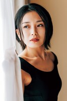 平井美葉「belles feuilles」より。（撮影：下田直樹）