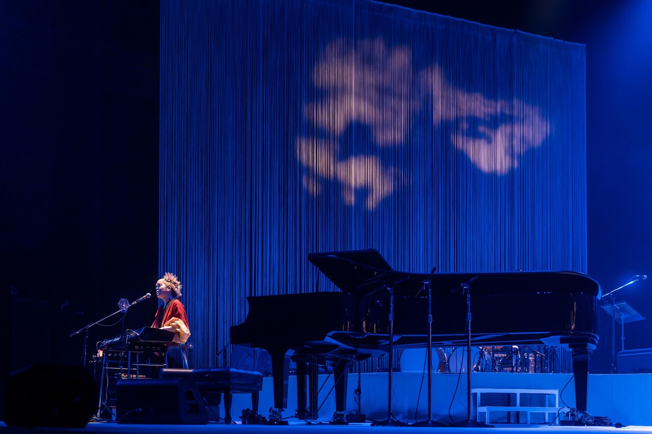 中村佳穂が地元・京都で歌う「SHE'S GONE」ライブ映像公開