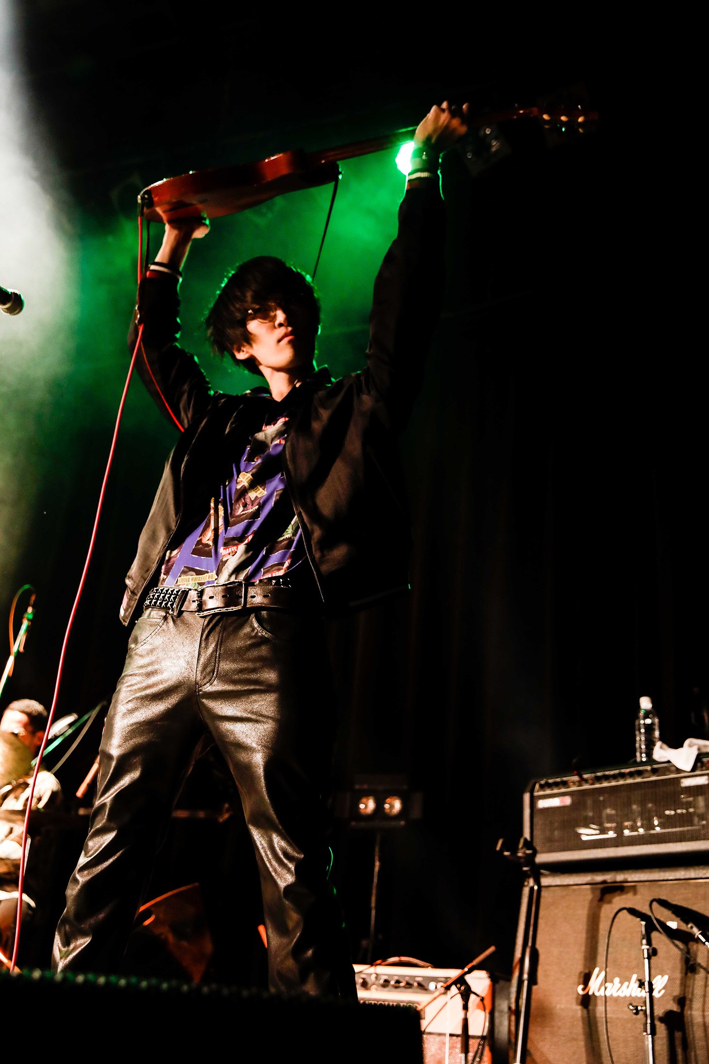 「Onstage Runway - glamb×Suspended 4th」ルックより。