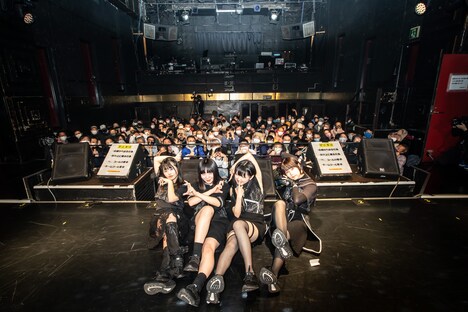 NILKLY「RENWA CHU-TIE～猫背の君がめずらしく星を数えていた」の様子。（Photo by Masayo）