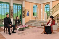 左からEXILE AKIRA、奈良岡朋子、黒柳徹子。(c)テレビ朝日