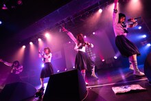 新しい学校のリーダーズ（Photo by Junpei Kawahata）