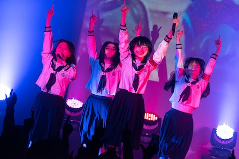 新しい学校のリーダーズ(Photo by Junpei Kawahata)