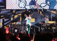 「小悪魔だってかまわない！」で“ばっきゅーん”ポーズを繰り出すめいちゃん。（Photo by Bromide.jp）