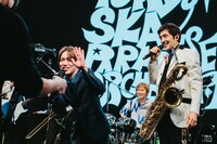 GEN（04 Limited Sazabys）と谷中敦（東京スカパラダイスオーケストラ）（撮影：勝永裕介）