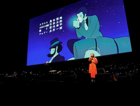 大野雄二「映画『ルパン三世 カリオストロの城』 シネマ・コンサート！ and 大野雄二・ベスト・ヒット・ライブ！」第1部の様子。（撮影：上飯坂一）原作：モンキー・パンチ (c)TMS (c)モンキー・パンチ／TMS・NTV