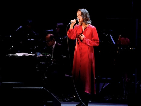 藤原さくら（撮影：上飯坂一）