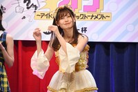 抽選のくじを引く鹿目凛（でんぱ組.inc）。