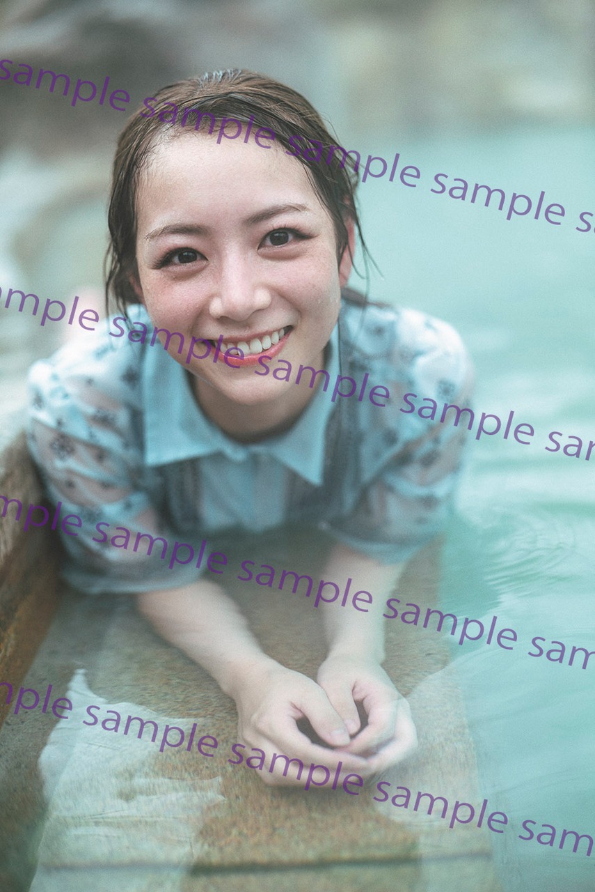 北野日奈子（乃木坂46）2nd写真集「希望の方角」封入ポストカードの絵柄。（撮影：藤本和典）