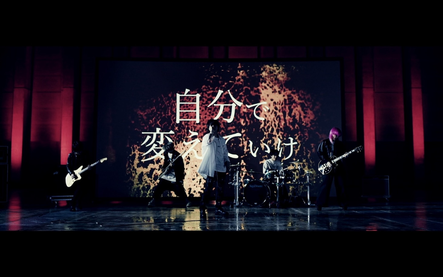 Novelbright「The Warrior」ミュージックビデオより。