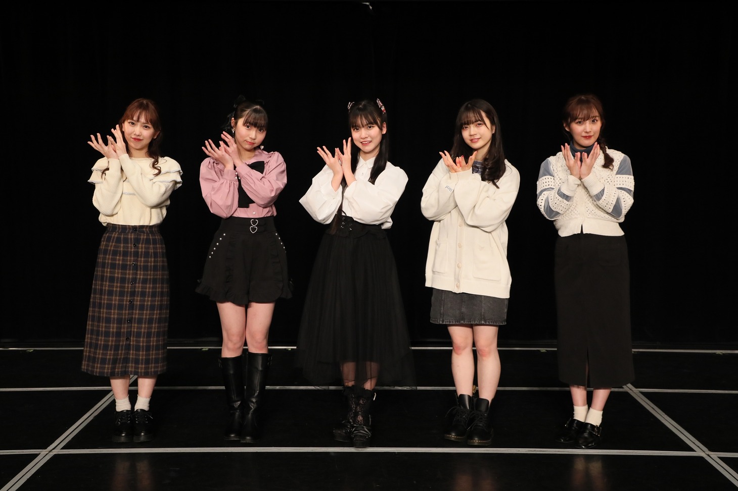 左から熊崎晴香、平野百菜、林美澪、坂本真凛、鎌田菜月。(c)2022 Zest,Inc. / AEI
