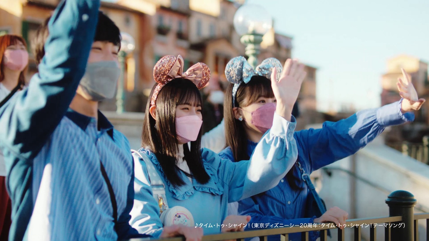 「ディズニー★JCBカード」の新CM「東京ディズニーシー20周年記念カード」編より。(c)Disney