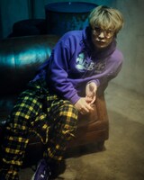 badmood × 9090 Rabbit Hoodie purple着用イメージ