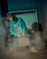 badmood × 9090 Rabbit Hoodie emerald 着用イメージ