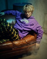 badmood × 9090 Rabbit Hoodie purple着用イメージ