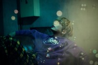 badmood × 9090 Rabbit Hoodie purple着用イメージ