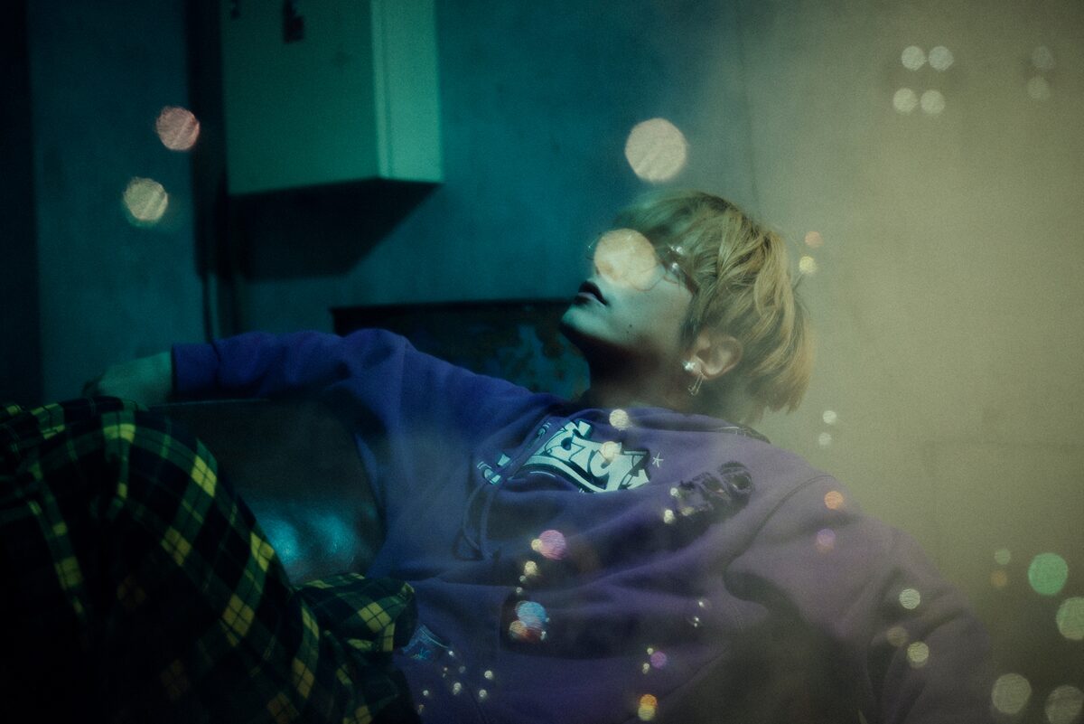 badmood × 9090 Rabbit Hoodie purple着用イメージ [画像ギャラリー 13 